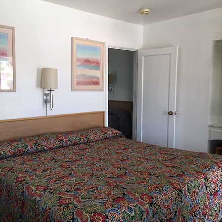 Centre Motel Elko Bagian luar foto