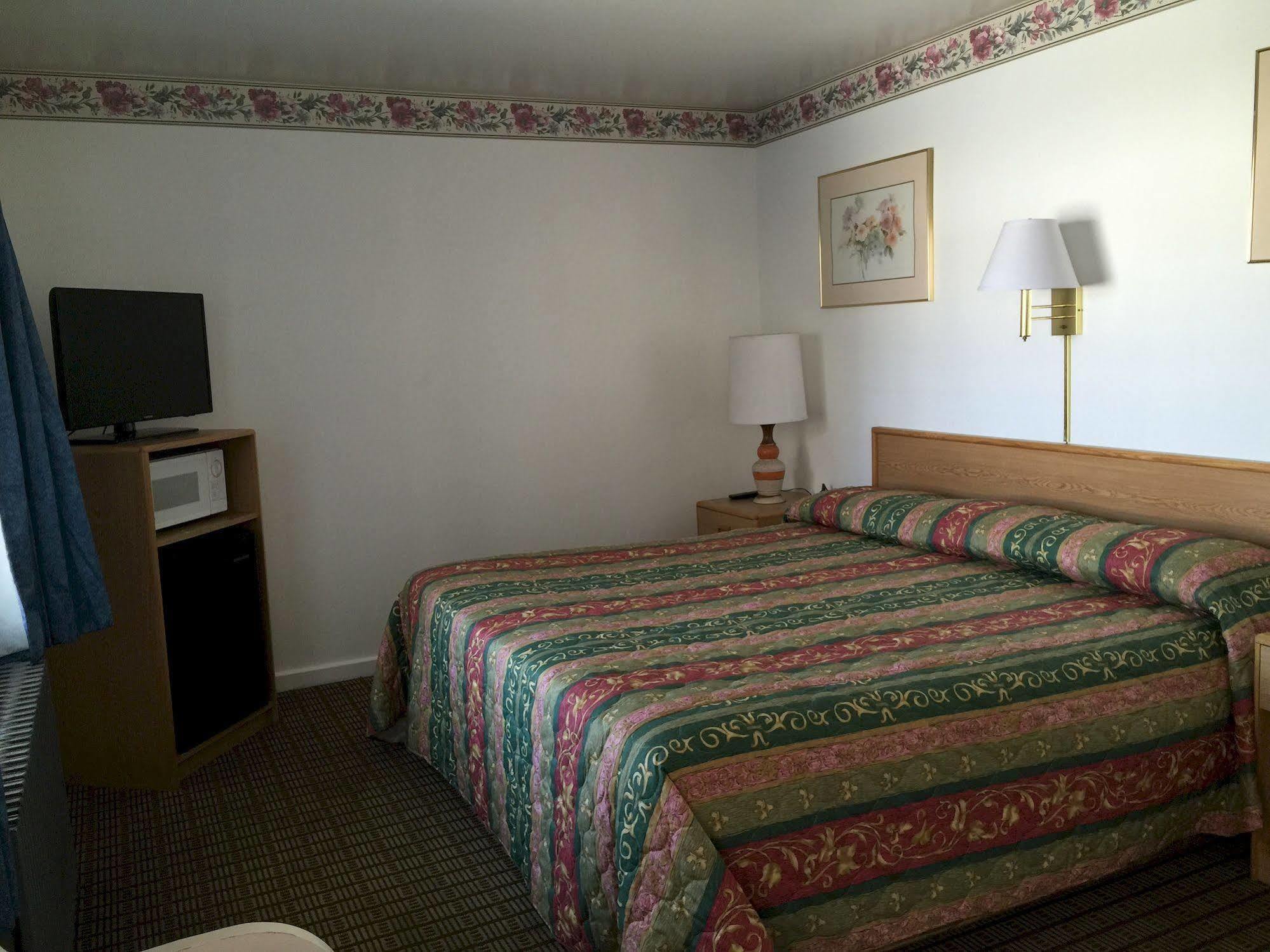 Centre Motel Elko Bagian luar foto