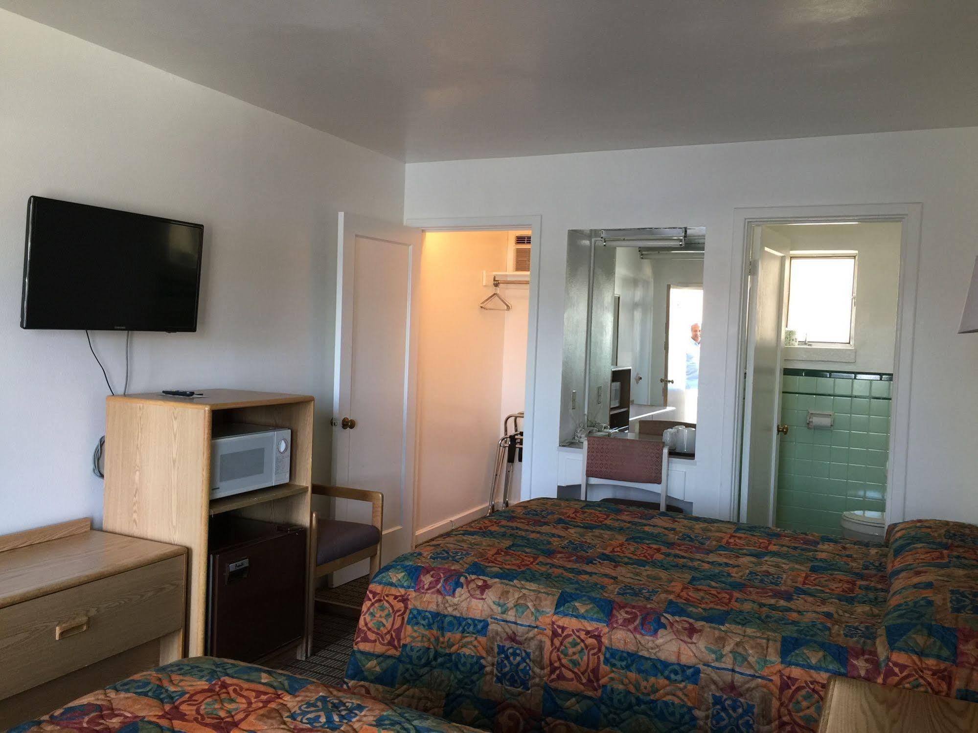 Centre Motel Elko Bagian luar foto