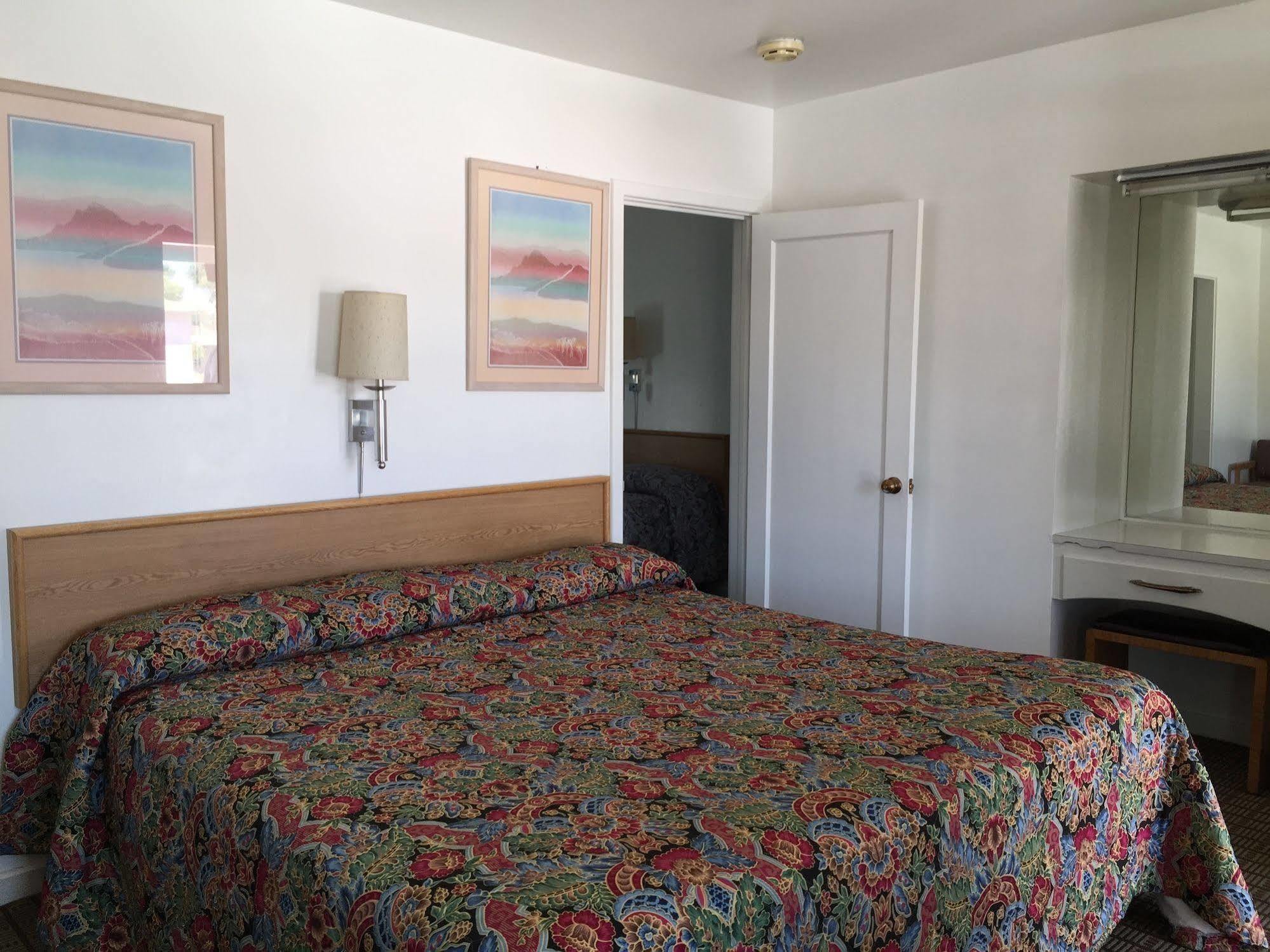 Centre Motel Elko Bagian luar foto