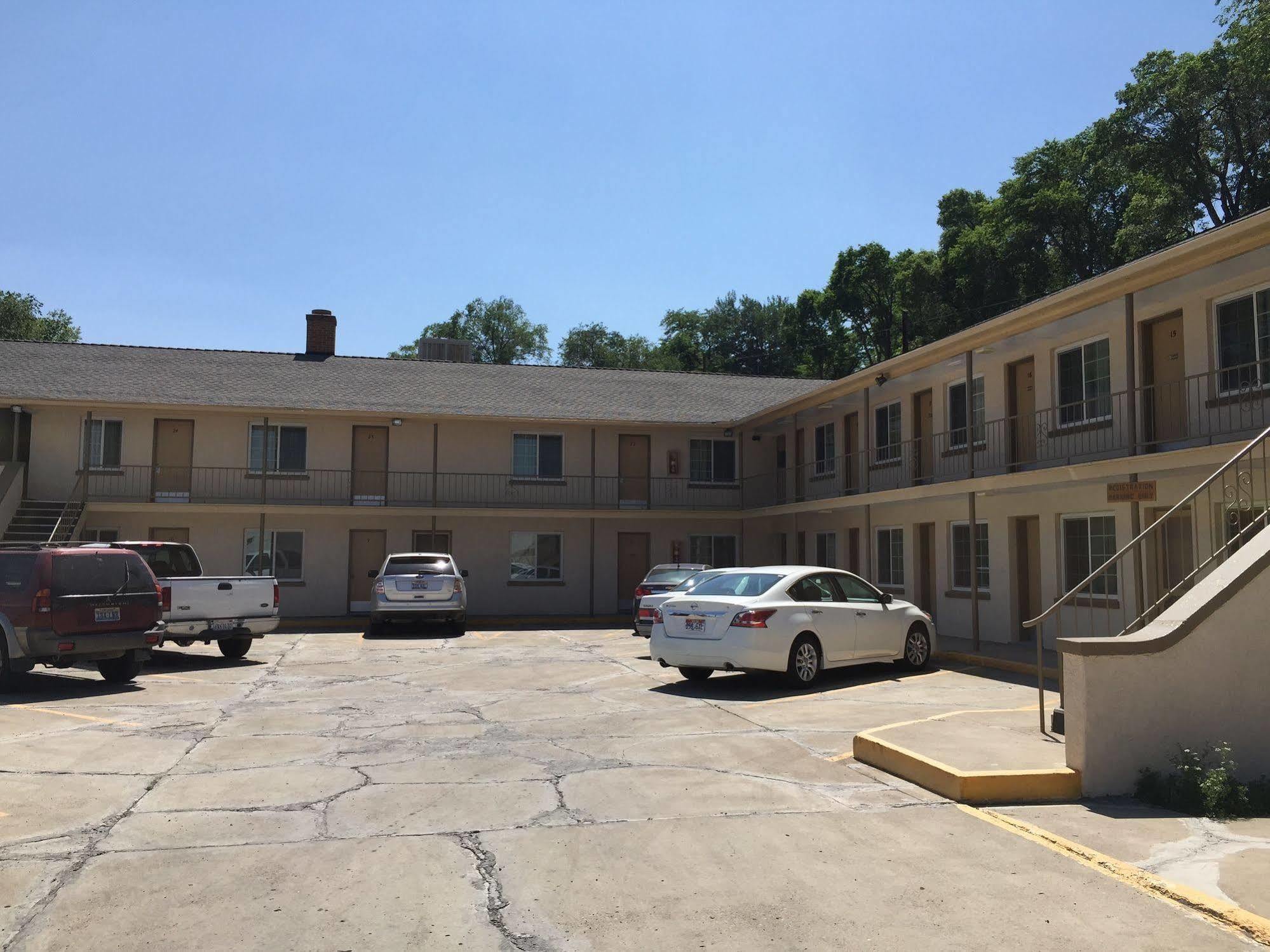Centre Motel Elko Bagian luar foto